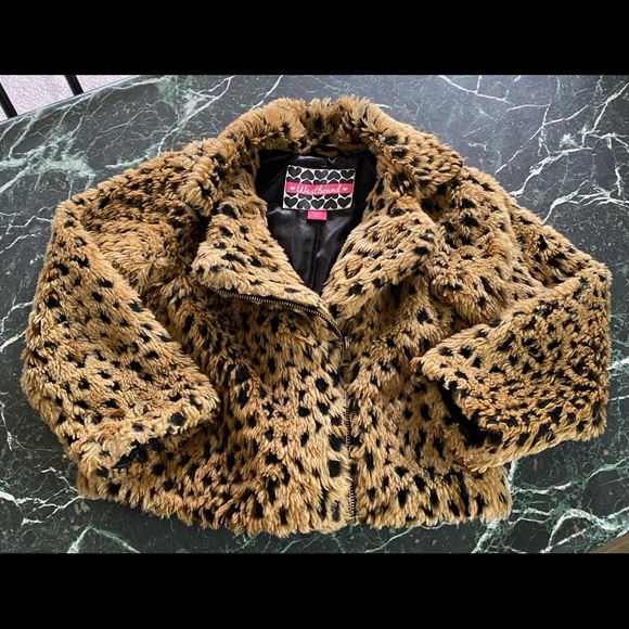 Faux Fur Léopard 🐆 coat - Picture 2 of 6